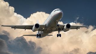 Lufthansa anuleaza alte aproximativ 1.700 de zboruri din cauza grevei. Compania a cerut in justitie blocarea protestelor