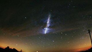 Aparitie neasteptata pe cerul Rusiei! Localnicii din Siberia au ramas cu gura cascata cand au ce trece pe deasupra lor!