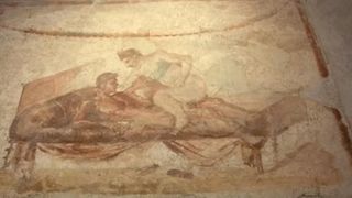 O serie de picturi descoperite pe zidurile unui fost bordel din Pompei dezvaluie serviciile pe care le ofereau prostituatele din orasul roman