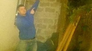 Un student beat a fost grav ranit dupa ce a cazut prin acoperisul unei case