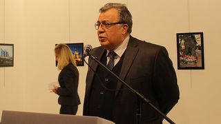 Ambasadorul Rusiei in Turcia, Andrey Karlov, a murit in urma atacului armat din Ankara. Diplomatul a fost impucat de mai multe ori