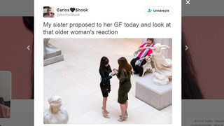 O tanara si-a cerut iubita in casatorie in public. Ce reactie a avut o femeie batrana care a vazut momentul extrem de romantic