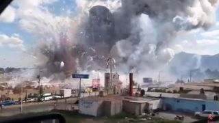 Cel putin 29 de morti şi 72 de raniti in urma unor explozii intr-o piata de artificii din Mexic