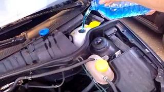 Doi barbati si o femeie ar fi murit in Rusia dupa ce au consumat lichid de parbriz in loc de alcool