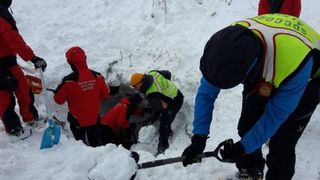 Bilantul oficial al deceselor provocate de avalansa care a distrus hotelul Rigopiano a crescut la 14