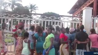 Tragedie la un meci in Angola:17 persoane au murit si zeci de fani au fost raniti in imbulzeala de la intrarea in arena