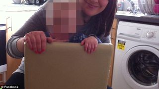 O mama a chemat mai multi baieti la ea acasa pentru striptease si sex. Femeia va petrece ani grei in inchisoare pentru fapta sa