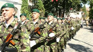 Se reintroduce armata. Masura se va aplica din iulie, atat barbatilor, cat si femeilor. Anuntul facut de Guvern