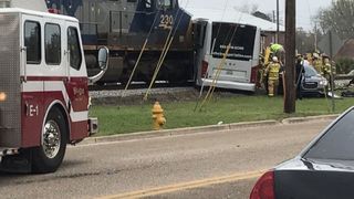 Patru morti si zeci de raniti, dupa ce un tren de marfa a intrat intr-un autobuz. Accidentul a avut loc in statul american Mississippi