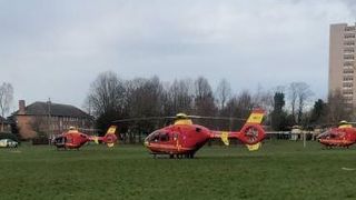 Doua persoane au fost ucise, alta a ajuns in stare grava la spital - Un politst a fost si el injunghiat in timp ce incerca sa il prinda pe suspect