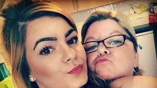 O tanara s-a sinucis dupa ce mama ei a murit! Povestea ei iti da fiori reci pe sira spinarii