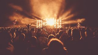 Doi morti si mai multi raniti in Argentina, in urma unei busculade la un concert rock