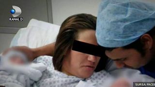 Scene de cosmar la Londra. Sotul unei romance si-a atacat copiii gemeni in timp ce femeia era la dus