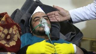 Tragedie de proportii. Atac cu "gaz toxic". 35 de oameni au murit, dintre care 9 copii