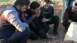 Si-a vazut sotia si copiii murind. Drama unui tata care si-a pierdut tot ce avea mai scump pe lume, dupa atacul cu gaz toxic din Siria