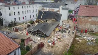 Trei persoane au murit si patru au fost ranite dupa ce o casa s-a prabusit peste locatari, in Polonia