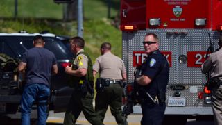 Trei persoane au murit in urma atacului armat de la o scoala primara din San Bernardino