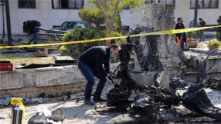 Zeci de refugiati, militari si pompieri au fost ucisi intr-un atentat care a vizat autocare cu persoane evacuate, in Siria