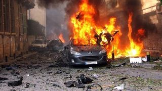 Bilantul atentatului sinucigas cu camioneta-capcana asupra unui convoi de evacuati sirieni a ajuns la 112 morti