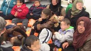 Politistii romani de frontiera, aflati in misiune in Marea Egee, au salvat 46 de sirieni dintr-o barca in pericol sa se scufunde.