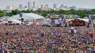 Invitatii unui festival de lux, unde biletele costa 12.000 de dolari, au fost jefuiti, abandonati, infometati