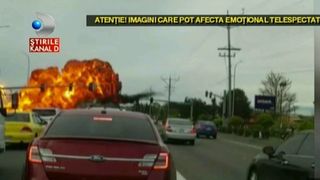 Un avion s-a prabusit pe un bulevard aglomerat al unui oras din SUA. Imaginile cu impactul devastator au fost surprinse pe camere