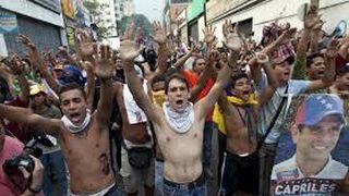 Venezuelenii pregatesc cocteiluri cu fecale pentru a le arunca in fortele de ordine la proteste