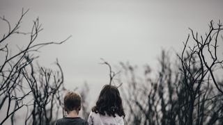 Copii de cinci ani, vanduti pedofililor de catre mamele lor si torturati in fata camerelor web