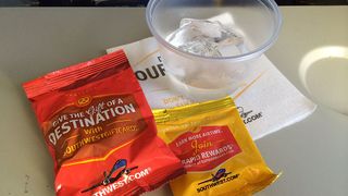 O mama si cei doi copii ai sai, abandonati in Spania de o linie low cost. Solicitarea care i-a enervat pe reprezentantii companiei