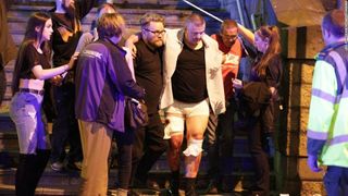 Baie de sange la un concert al Arianei Grande din Manchester Arena. 19 tineri au murit si alti 50 sunt raniti. Doua bombe au explodat langa stadion. Bilantul s-a ridicat la 22 de morti UPDATE
