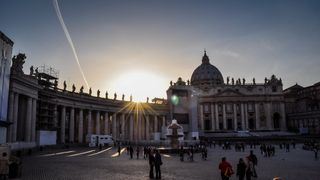 Piata Sfantul Petru din Vatican, evacuata! Ce s-a intamplat chiar inainte ca Donald Trump sa apara