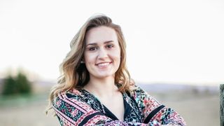 Nu are voie sa mearga la ceremonia de absolvire a liceului crestin pentru ca este insarcinata. Tanara se revolta: "Nu am incalcat legea! Am avut relatii inainte de casatorie, atat"