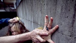 "Mi-a comandat sa fac sex cu el daca nu o sa ma omoare". Tanara de 18 ani, violata de pastorul din sat