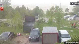 Un uragan a lovit Moscova! Mai multe persoane si-au pierdut viata in furtuna extrem de violenta