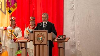 Autoritatile moldovene au declarat cinci diplomati rusi "persona non grata". Presedintele Dodon condamna drept "revoltatoare" decizia lor de expulzare