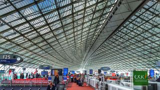 Aeroportul parizian Charles de Gaulle, evacuat in urma gasirii unui &rdquo;pachet suspect&rdquo;