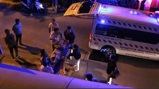 Un turist s-a aruncat de la etaj dupa ce a intretinut relatii intime cu o prostituata. A scapat cu viata ca prin minune