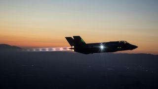 O aeronava militara cu peste 100 de persoane la bord a disparut de pe radare in apropiere de localitatea Dawei