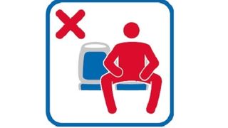O campanie din Madrid descurajeaza barbatii sa se aseze cu picioarele departate in mijloacele de transport in comun