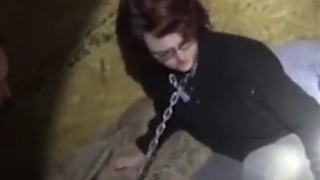 Imagini terifiante cu momentul in care o femeie, sechestrata de un criminal in serie, este eliberata! Era tinuta inchisa intr-un container