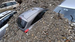 Cel putin 134 de morti in Bangladesh, in urma unor alunecari de teren cauzate de ploi musonice torentiale