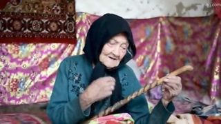 S-a nascut in 1886 si tocmai ce si-a sarbatorit ziua de nastere! Ea este cea mai in varsta persoana din lume