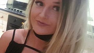 Tanara de 23 de ani, ucisa in parcarea unui centru comercial. Ucigasul a incuiat-o in masina, apoi i-a taiat gatul sub privire ingrozite ale oamenilor