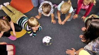 Gradinita evacuata, dupa ce educatorii au descoperit o bomba. Genistii au intervenit de urgenta