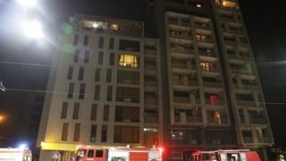 Trei persoane au murit dupa ce un bloc turn din Hawaii a fost curpins de foc