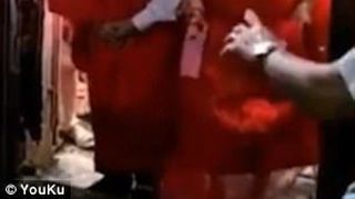 Imaginile care au revoltat intreaga lume! Doi copii de 13 ani, obligati sa se casatoreasca