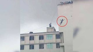 O tanara a cazut in gol de la 20 de metri, chiar sub privirile ingrozite ale colegilor si ale tatalui ei - Momentul cumplit a fost filmat secunda cu secunda