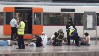 Tragedie feroviara in Barcelona! 48 de persoane au fost ranite dupa ce un tren a intrat intr-un stalp de beton