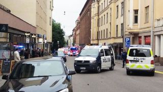 Un mort si mai multi raniti la Helsinki, dupa ce un barbat intra cu o masina in multime, anunta politia