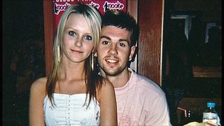 Abia dupa 12 ani, o mama a aflat in ce conditii a fost omorata fiica ei. Ucigasul ei a povestit cum a injunghiat-o pe la spate, apoi a intretinut relatii intime cu ea, desi era moarta